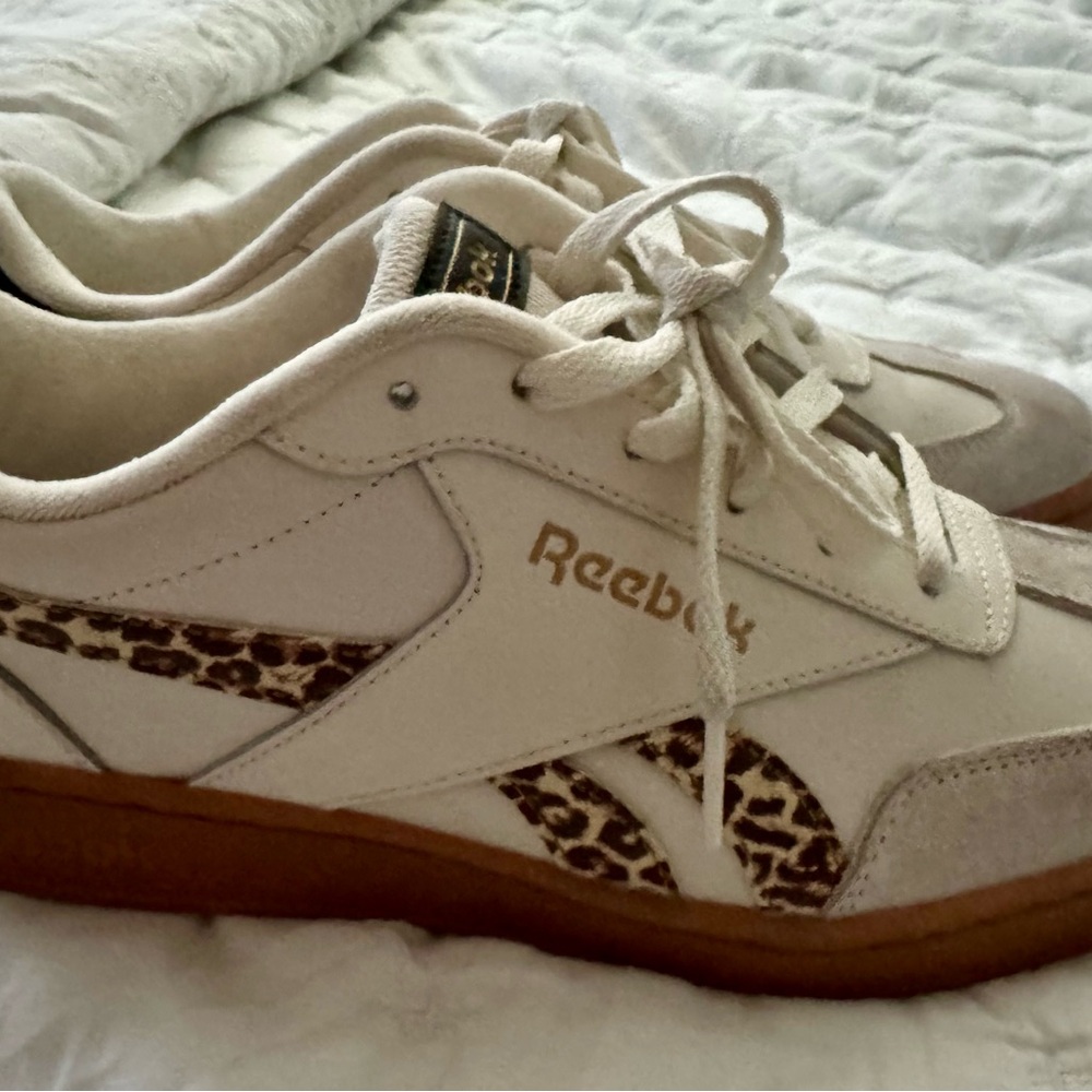 Reebok White and Tan Sneakers with Leopard Print Size 8 - Picture 4 of 8